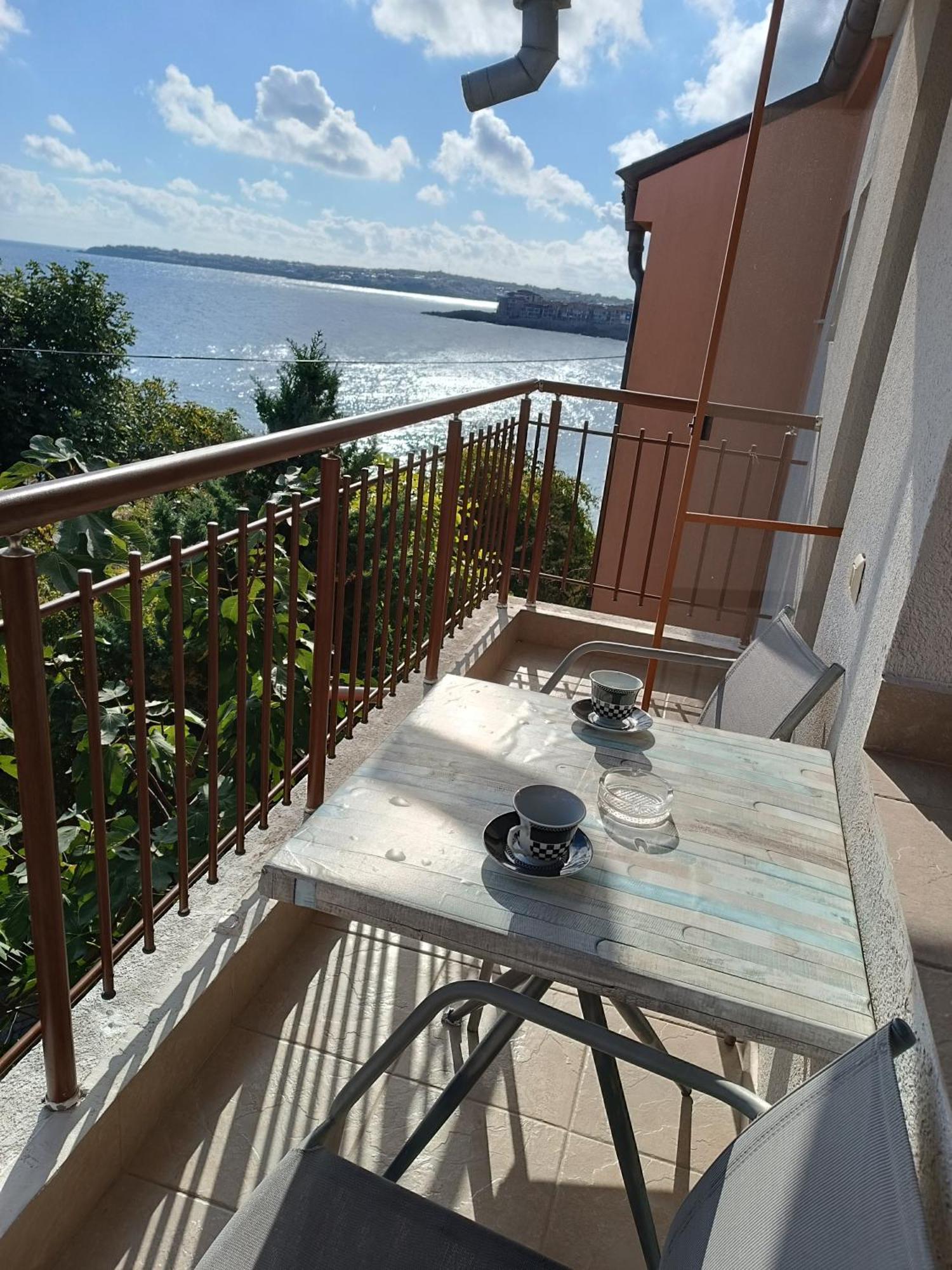 Farlalievi Guest House ソゾポル エクステリア 写真